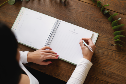 5+1 DŮVODŮ, PROČ JE DENÍK MIMINKA NEJLEPŠÍM DÁRKEM NA OSLAVU PŘÍCHODU MIMINKA